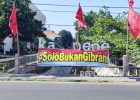 WARGA SOLO PASANG SPANDUK SOLO BUKAN GIBRAN