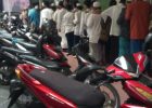 JUMAT BERKAH DIMASJID ATTAHIYAH TEBET JEMAAH ANTRI MAKANAN