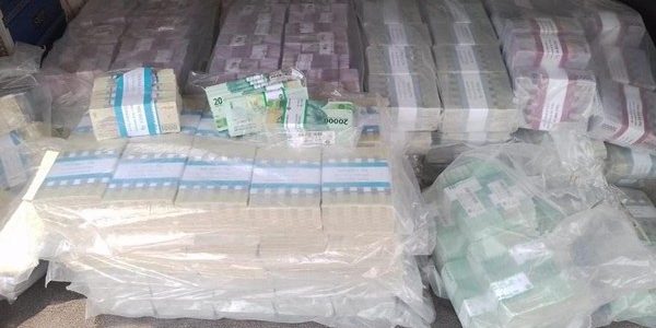 SUPIR BI CABANG SOLO BAWA KABUR RP 10 MILYAR